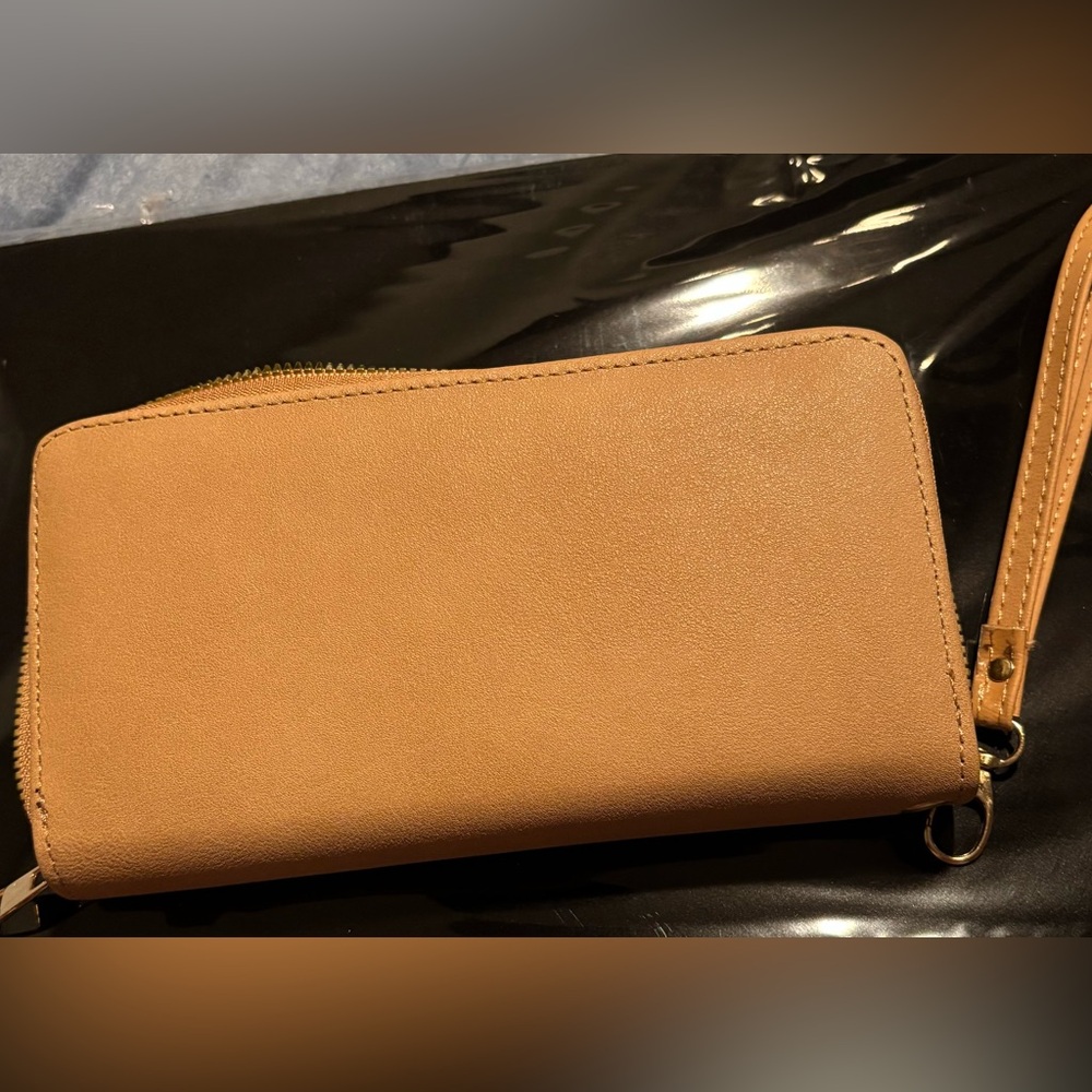 NWT Tan Pebbled Vegan Leather Wristlet Wallet with removable strap